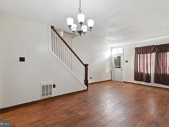 3rd image of 3928 N Darien St