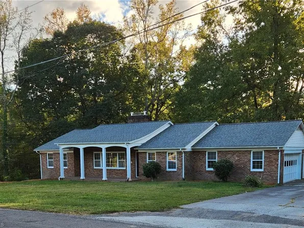 246 Merry Hills Dr, High Point, NC 27262