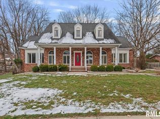 804 Fairfax Ct, Springfield, IL 62702