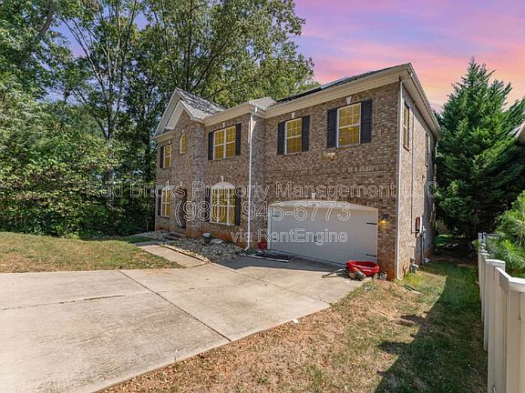 5th image of 139 Brackenbury Ln