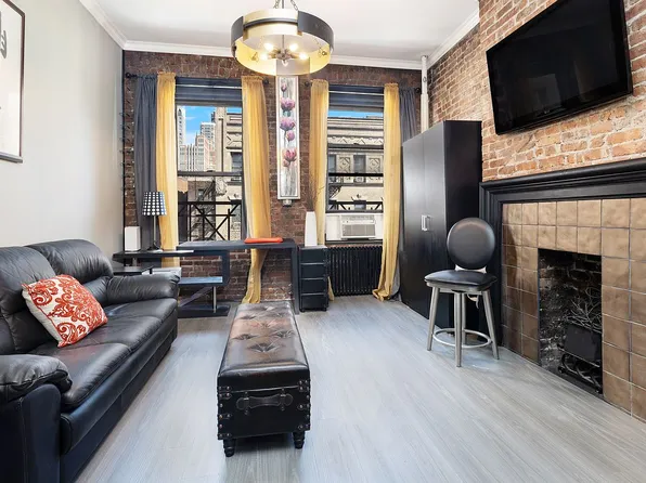 218 E 82nd St APT 5FE, Manhattan, NY 10028