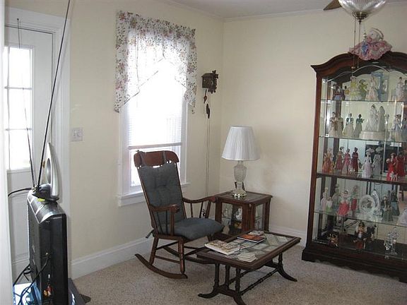 3rd image of 3268 Lakeview Ave
