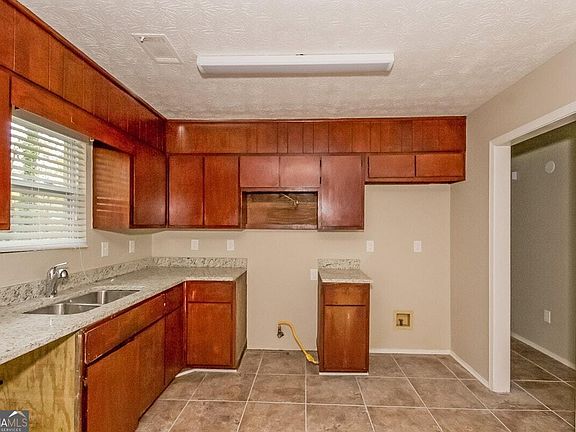 4th image of 5582 Saint Thomas Dr