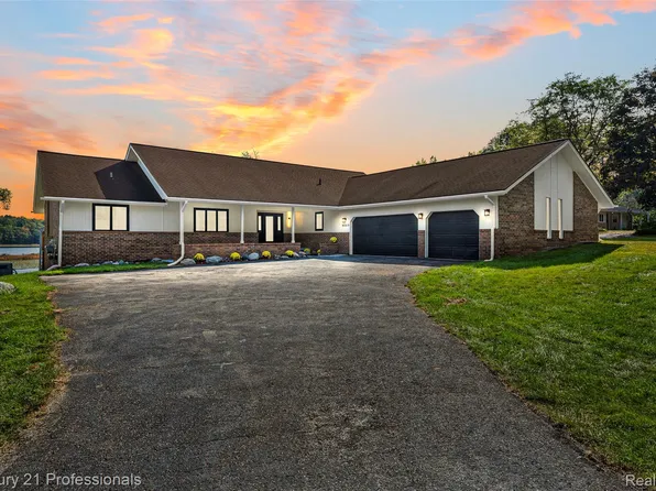 9060 Tindall Rd, Davisburg, MI 48350