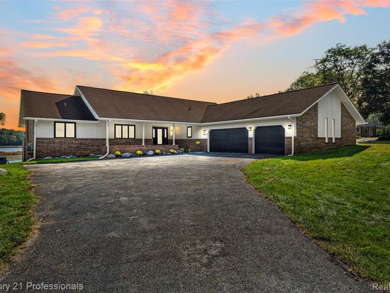 9060 Tindall Rd, Davisburg, MI 48350