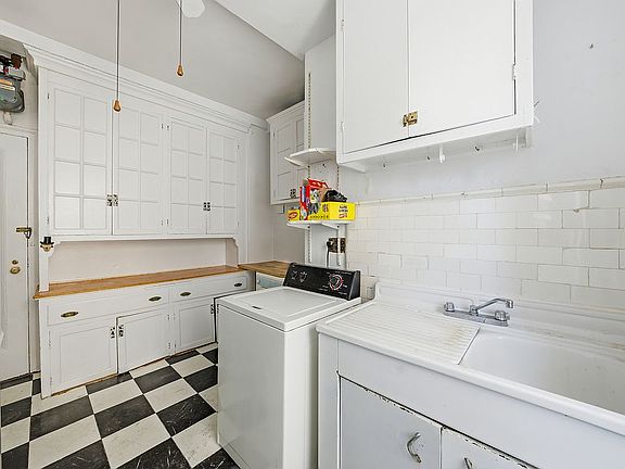 3rd image of 240 W 98th St APT 7G