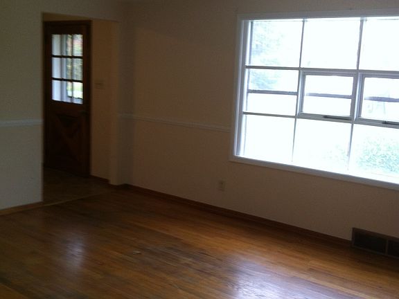 3rd image of 4 David Hill Ln