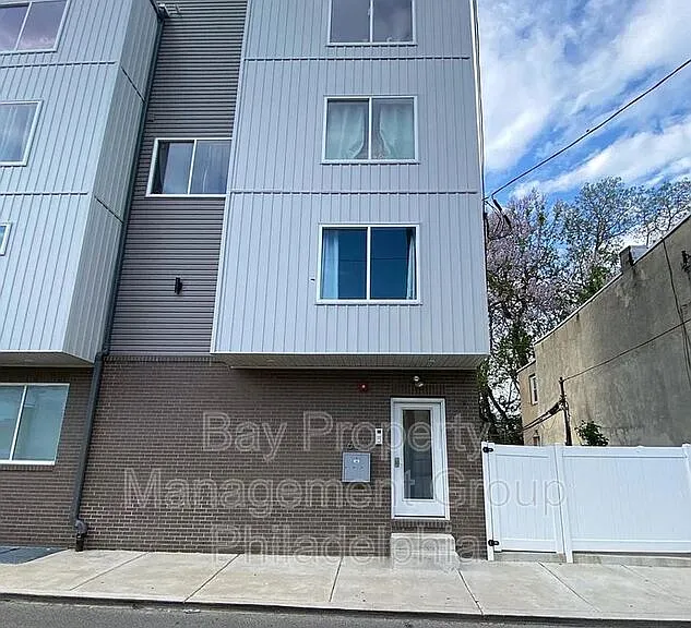 623 N 36th St #1 — Photo 3