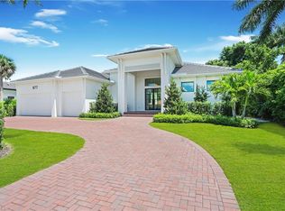 677 Fountainhead Ln, Naples, FL 34103