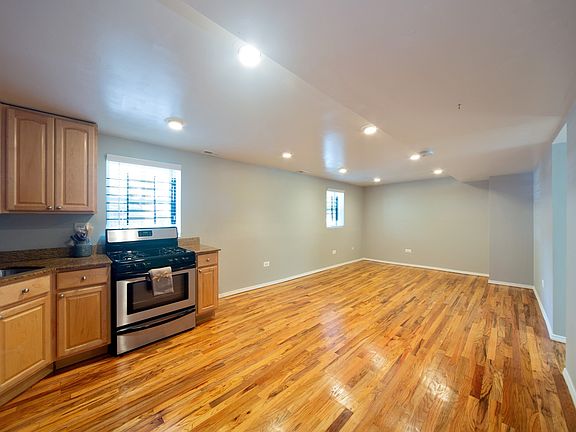 5th image of 2319 W Waveland Ave #G