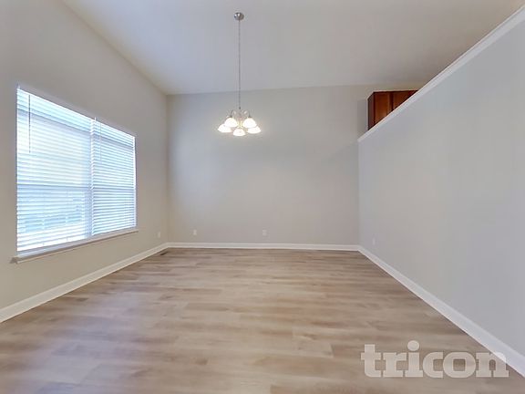 5th image of 645 Belgium Dr