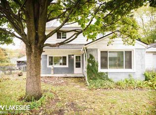 3545 Emmons Ave, Rochester Hills, MI 48307
