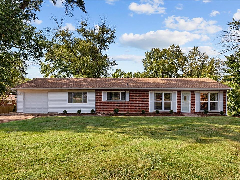 1st image of 16 Country Squire Ct