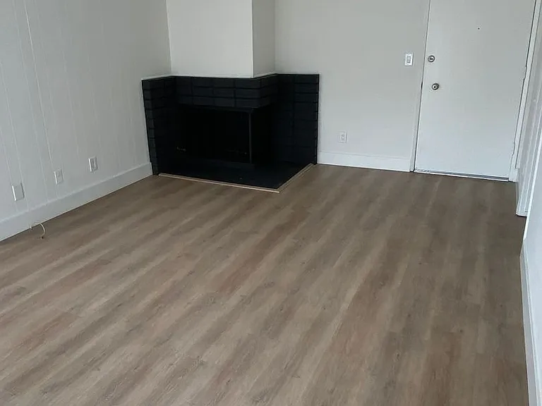 1407 Brockton Ave — Photo 3