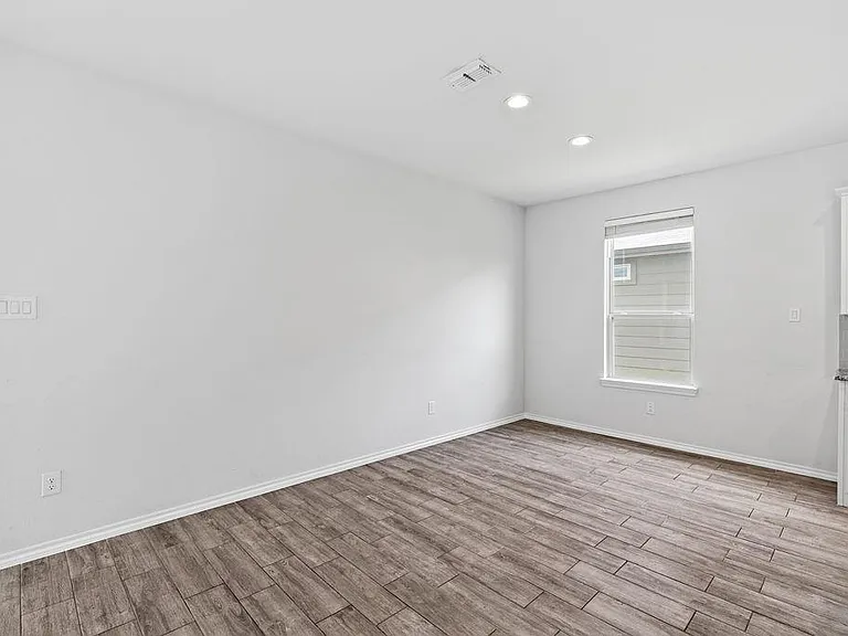 1024 Runnels Ln — Photo 11
