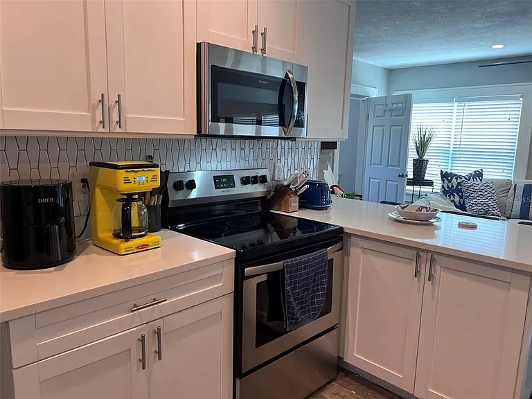 1137 Highland St S — Photo 26