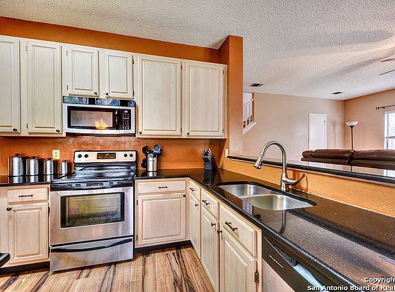5th image of 11012 Oaktree Park