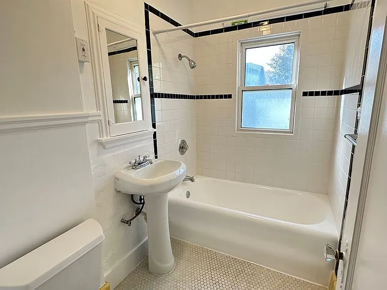 131 SE 24th Ave — Photo 8