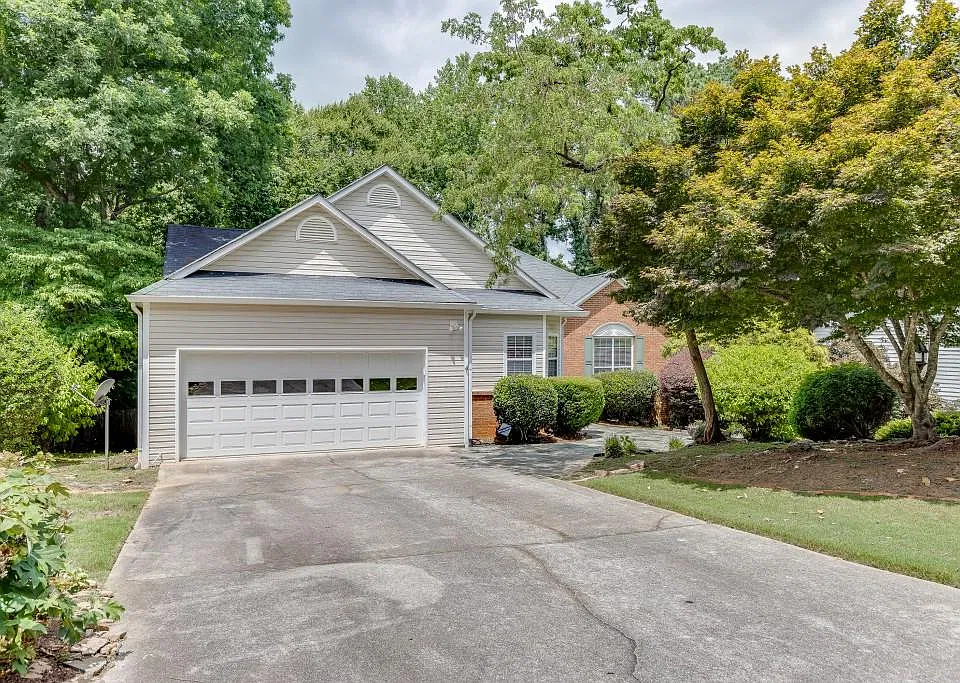2020 Stone Forest Dr