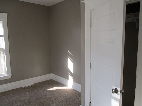 4th image of 670 Fremont Ave NW #1