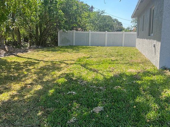 3rd image of 2761 NW 18th Terrace