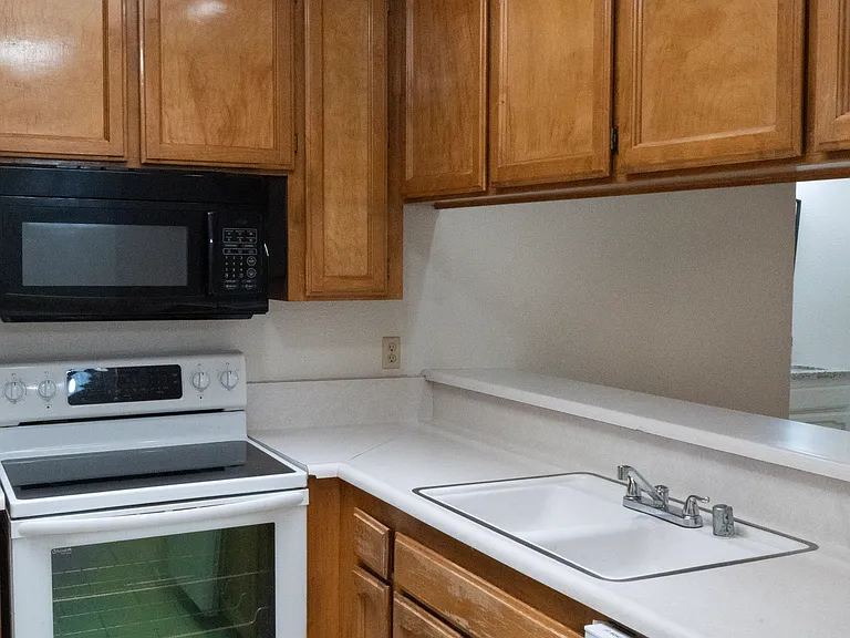 7010 N Thorne Ave #102 — Photo 11
