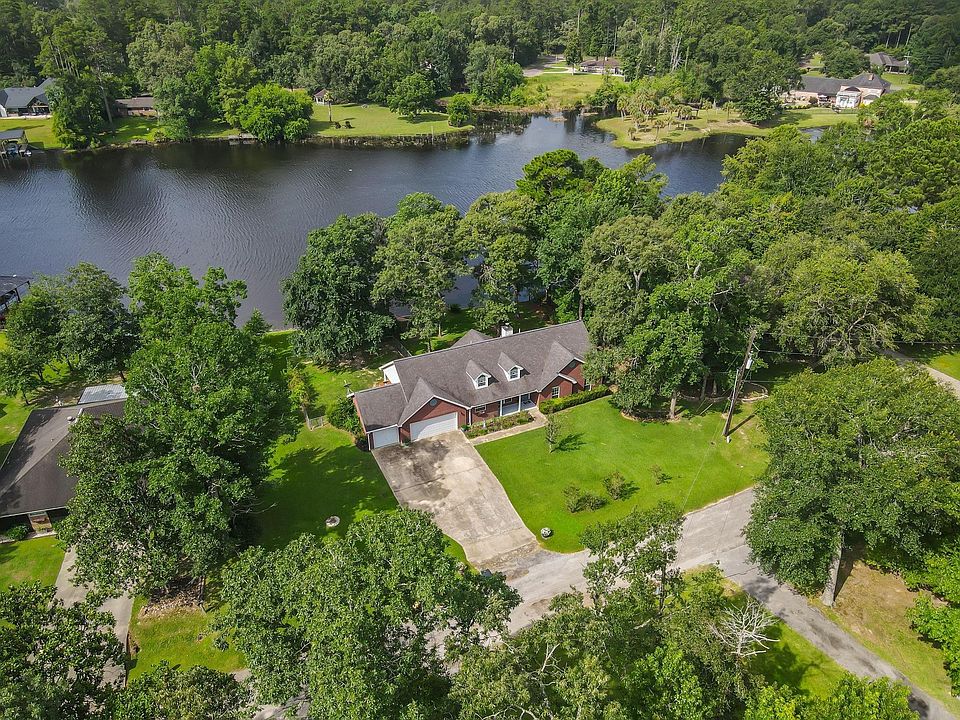 1st image of 211 Hazel Dr