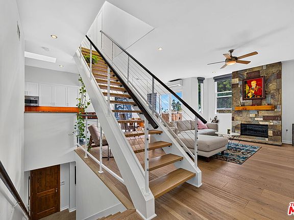 3rd image of 650 Rose Ave APT 2