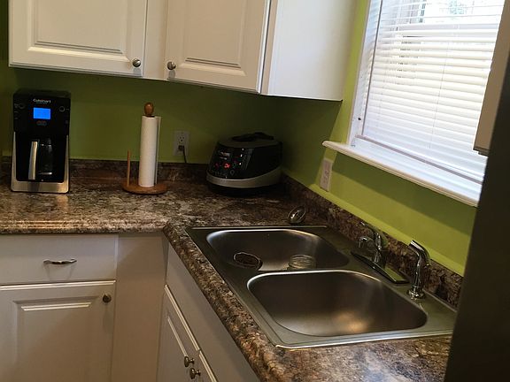 3rd image of 11 Kohler Dr