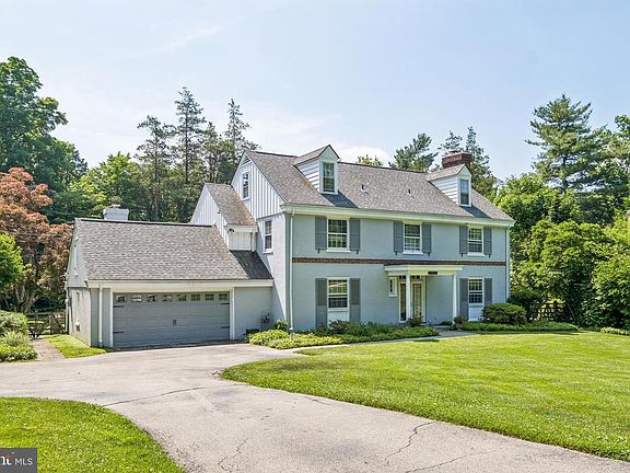 3rd image of 516 E Gravers Ln