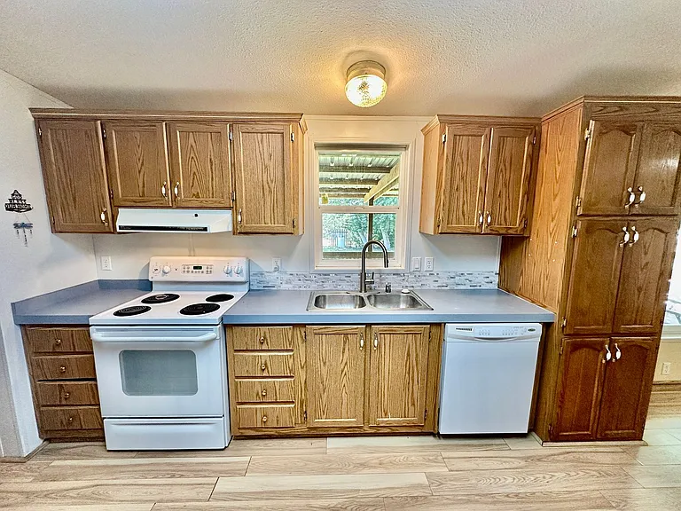 6304 Sundown Dr — Photo 8