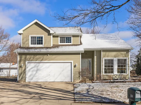 814 Boxwood Dr, Crystal Lake, IL 60014