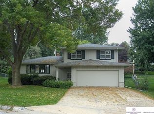 1272 S 165th St, Omaha, NE 68130