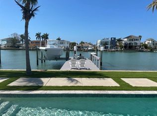 11180 9th St E, Treasure Island, FL 33706