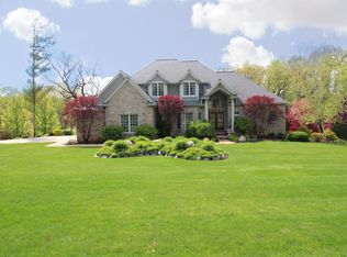 2910 Bridle Ct, Lake Geneva, WI 53147