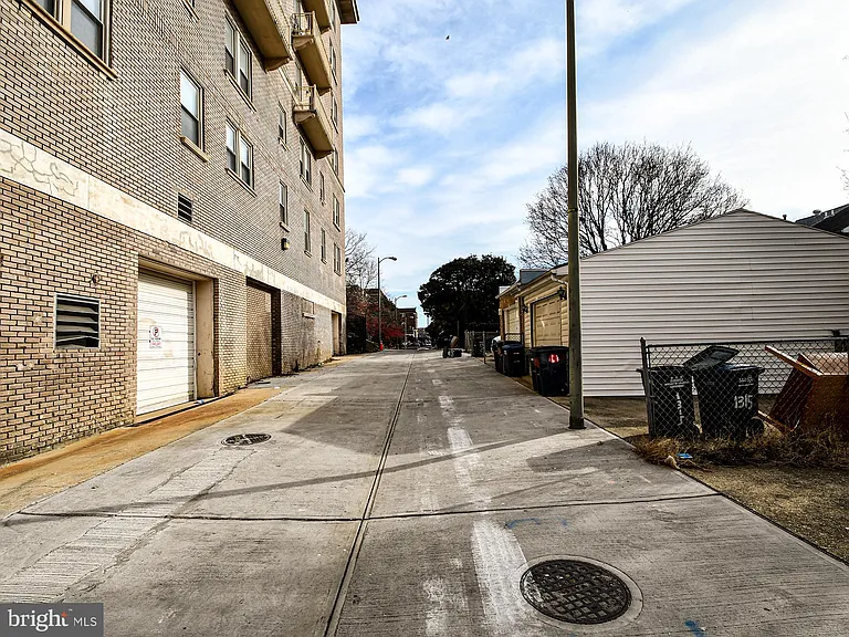 1319 Belmont St NW — Photo 4