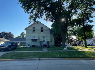 402 S Nicollet St, Blue Earth, MN 56013