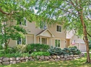 14820 Woodruff Rd, Wayzata, MN 55391
