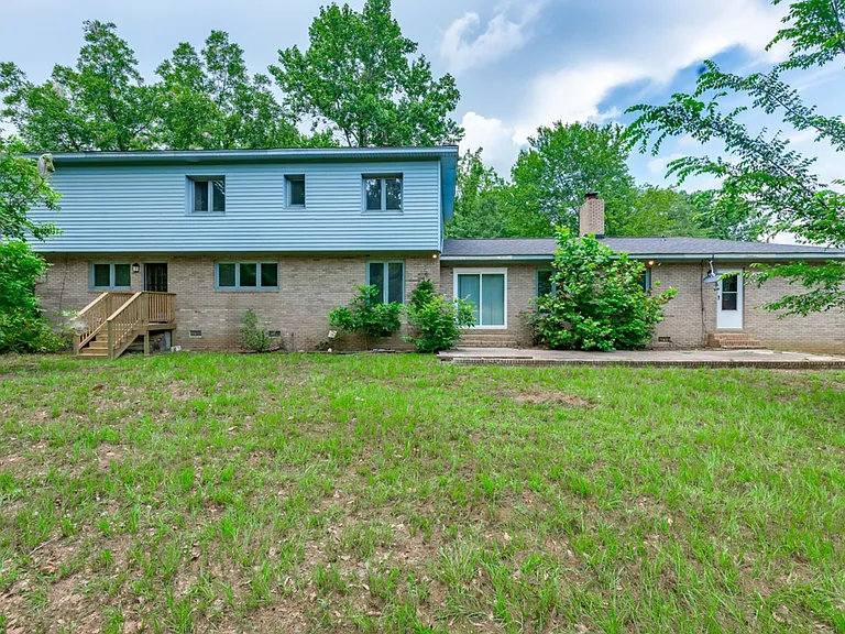 400 Derby Ln #2 — Photo 32