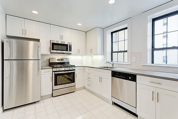 1st image of 15-17 Park Ave #501