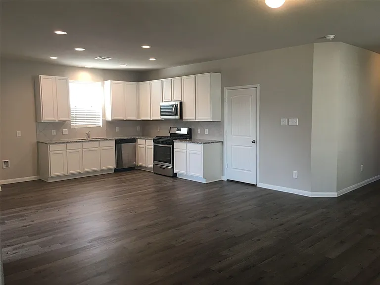 2111 Ethan Dr — Photo 8