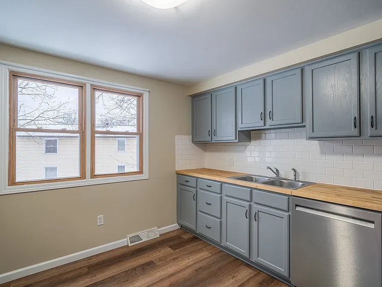 64 Acacia Dr — Photo 3