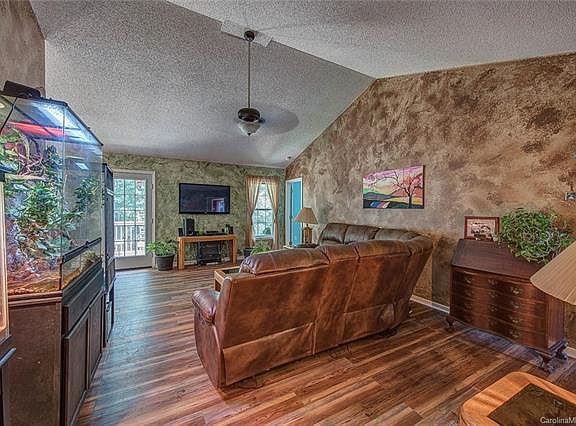 4th image of 4320 Timberwood Dr