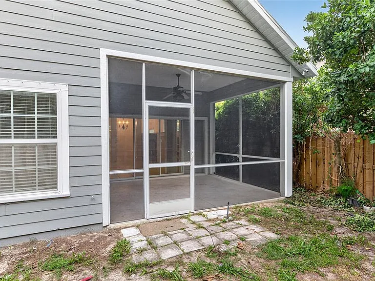 914 SW 83rd Ter — Photo 37