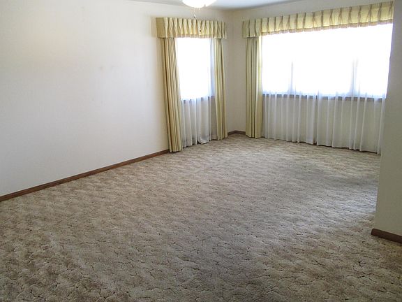 2nd image of 1730 Woodland Dr