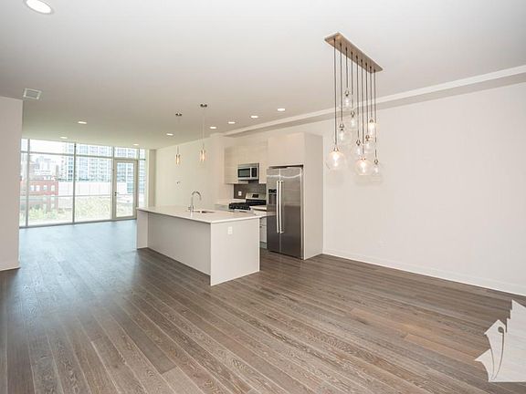 5th image of 859 N Franklin St #502