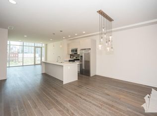 853 N Franklin St, Chicago, IL 60610