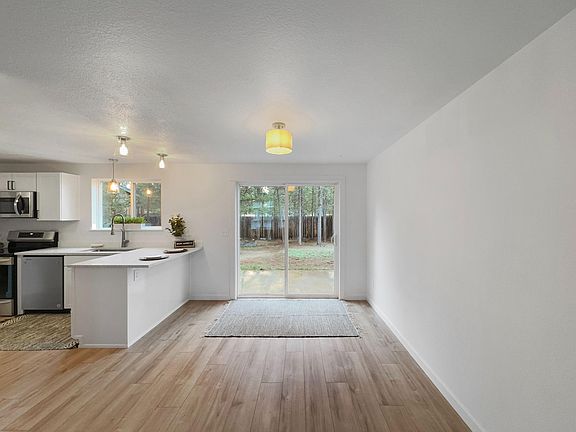 5th image of 16475 Carter Ct