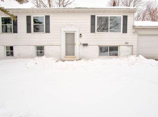 5919 Crestridge Ave SW, Cedar Rapids, IA 52404