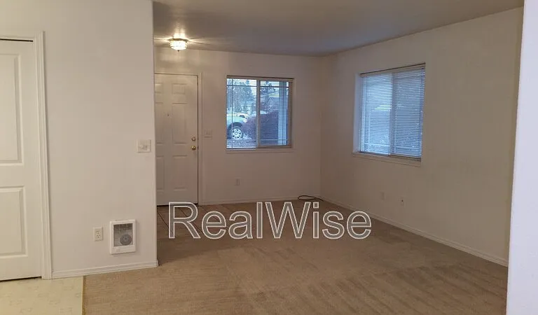 933 NE Hidden Valley Dr — Photo 10